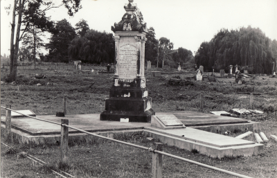 Historic picture of Makaraka cemetery, block MKL/JEW, plot 3.